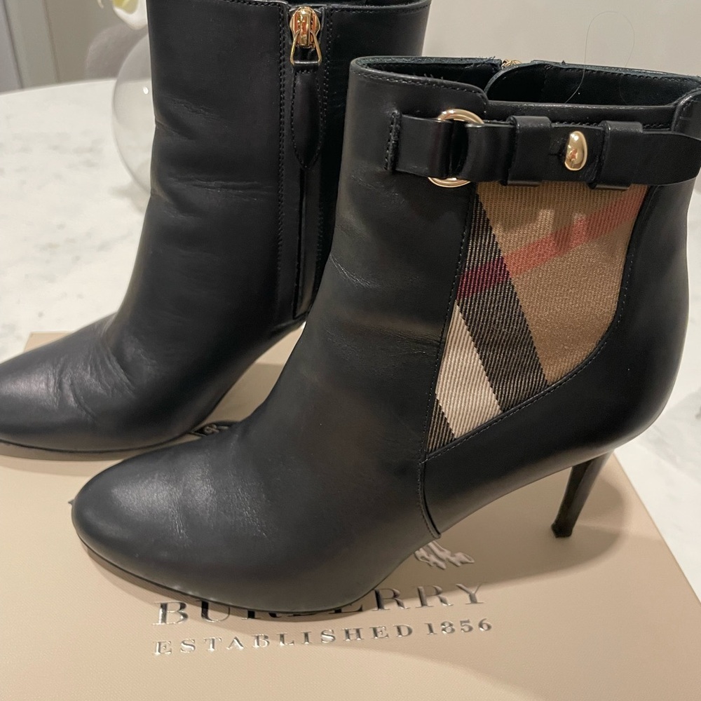 Burberry booties